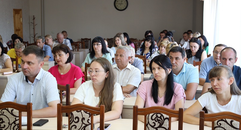 Педагогічний колектив Мукачівського фахового  коледжу           обговорює важливі питання початку навчального року